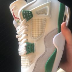 Jordan 4 Pine Green Size 8.5 