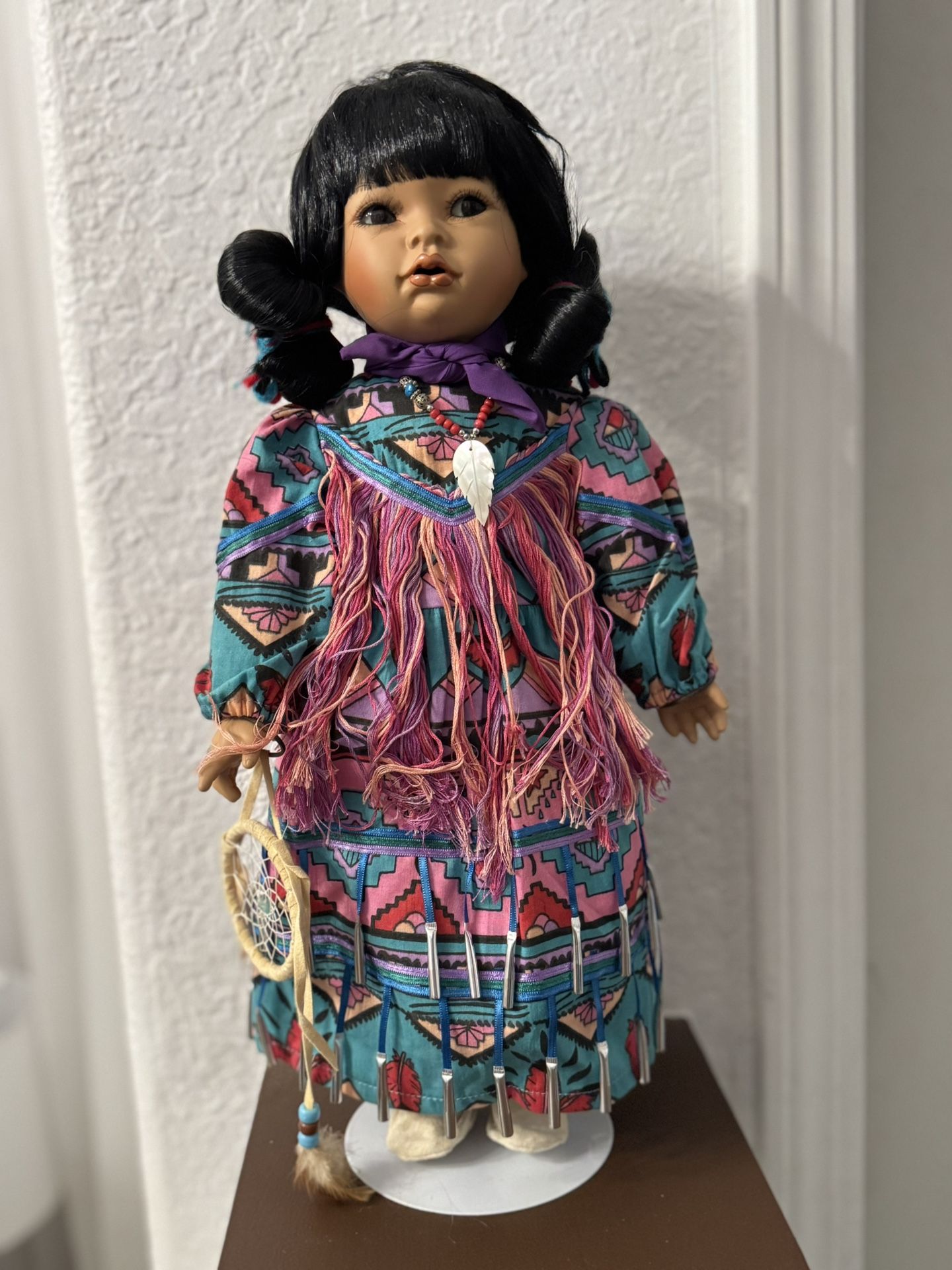 NEW VAL SHELTON 19 in DREAM SINGER NATIVE AMERICAN INDIAN DOLL WORLD GALLERY