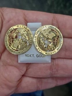 The world is yours 10k Diamond Cut Gold Earrings