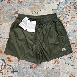 Moncler men’s Shorts size L/XL