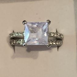 Silver color 2 ring set with beautiful clear stones