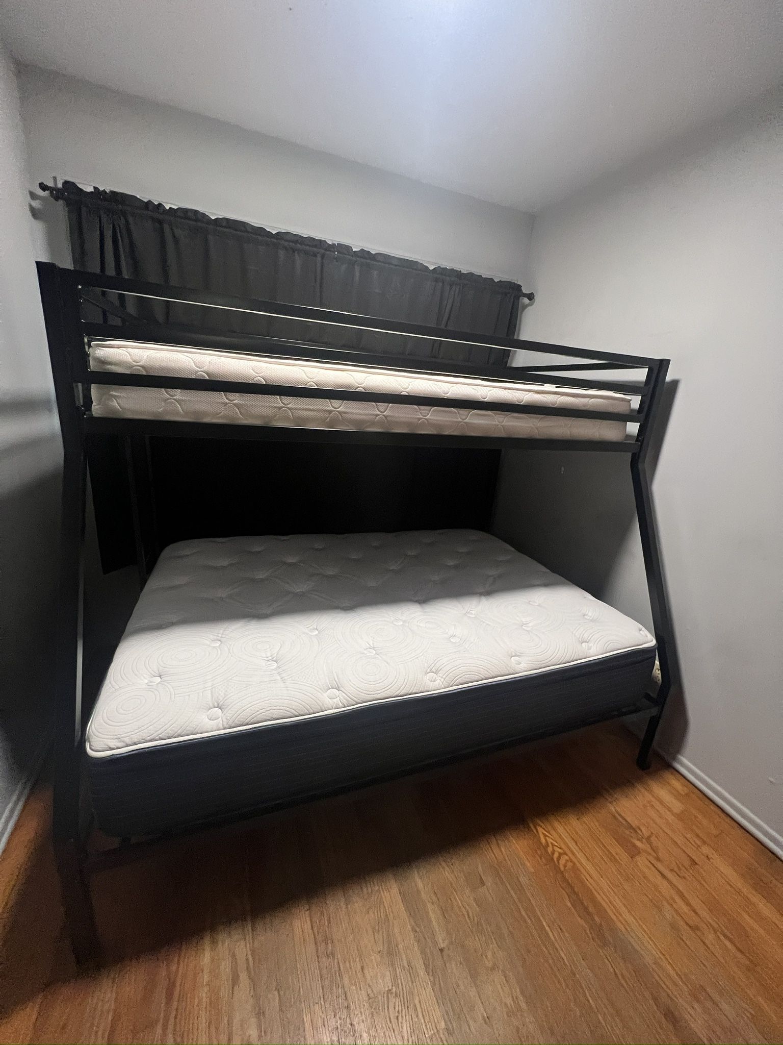 Bunk Bed w/ mattresses