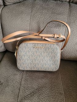 Brand new  MICHAEL KORS CROSS BODY