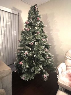 Christmas Tree 7.5 Foot Pre lit