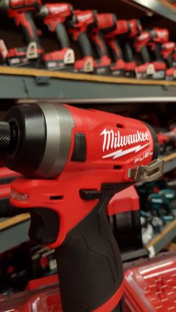 MILWUAKEE M12 FUEL BRUHLESS VARIABLE SPEED IMPACT DRIVER TOOL ONLY NEW