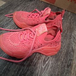 Size 10 little girl Steve M adden tennis shoes