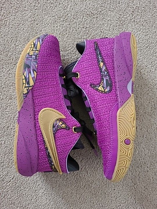Nike LeBron 20 "Purple " Size 4.5 Youth/6wmns