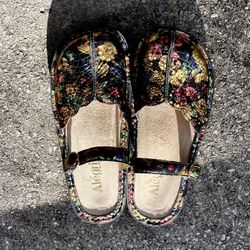 Alegria Tuscany Gold Mary Jane/Slip-On Shoes - Size 37 US 7 - Floral - Leather