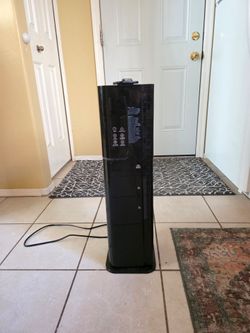Humidifier 2.7 gallons, in good condition, good for small to medium sized rooms