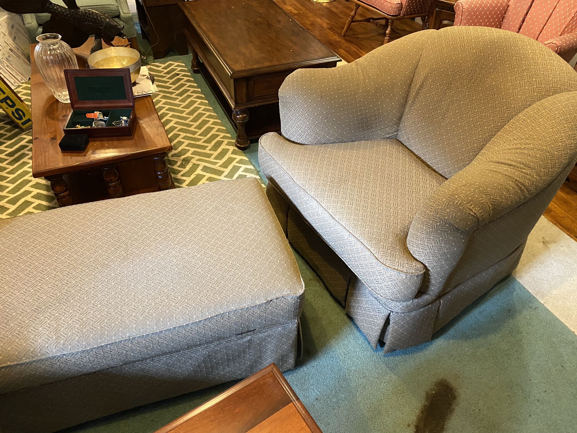 Chair With Ottoman