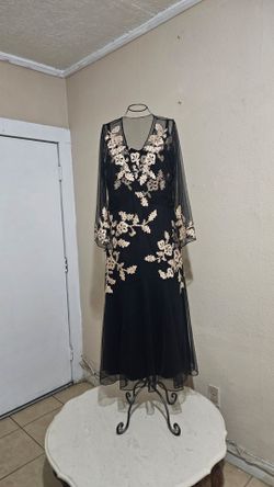 Beautiful Prom Or Occasion black and cream dress size 10