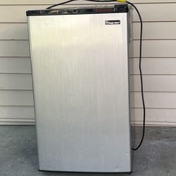 Magic Chef mini fridge