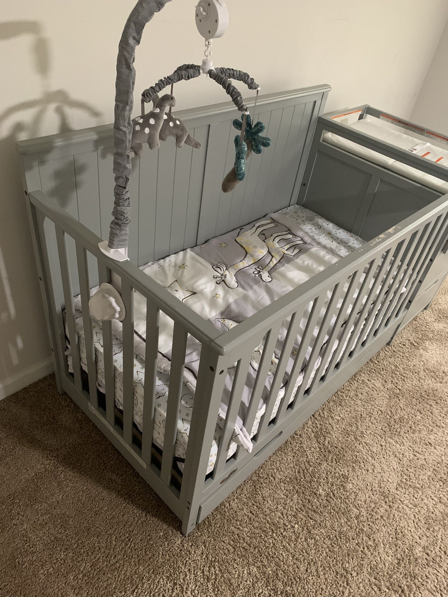 Graco Baby Crib With Changing Table