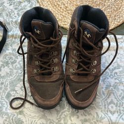 Size 9 Snow/hiking Boots 