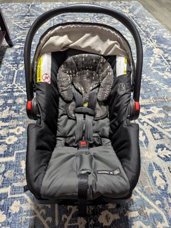 Graco SnugRide 30 Click Connect Infant Car Seat With Base