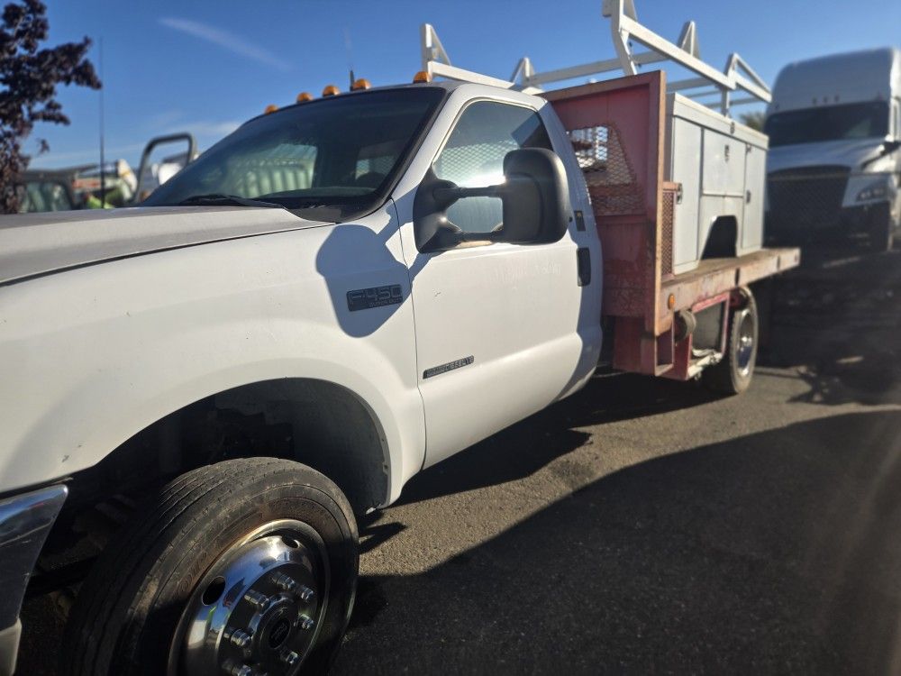 Ford F450 White Superduty Dually