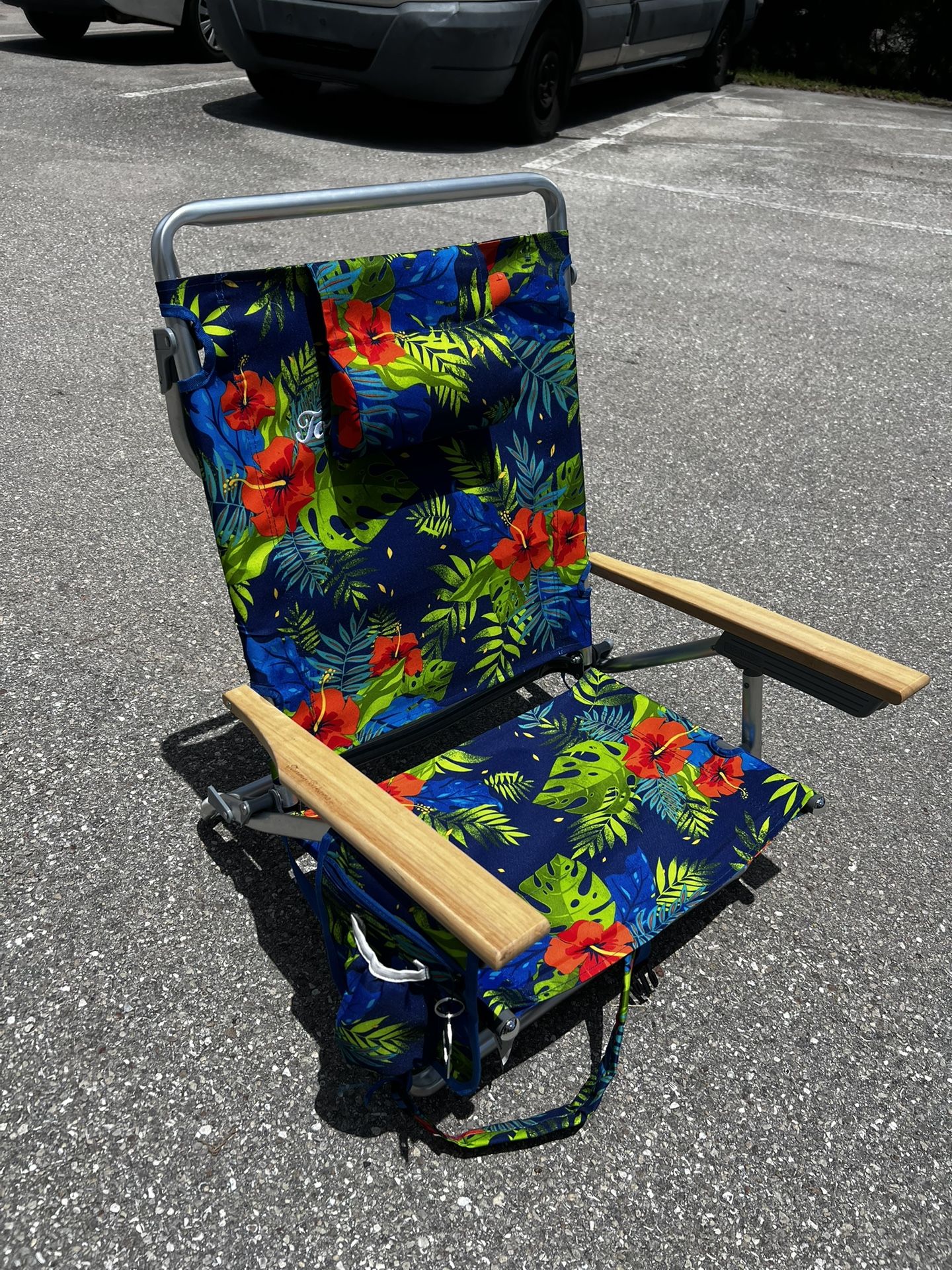 Tommy Bahama Foldable Aluminum Beach Backpack Reclining Cooler Chairs! Like new!