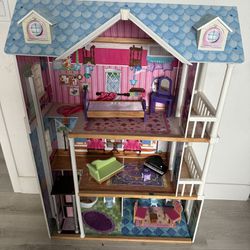 Super cute like new barbie house