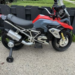 Rollplay BMW 6V Motorcycle - Red/Gray