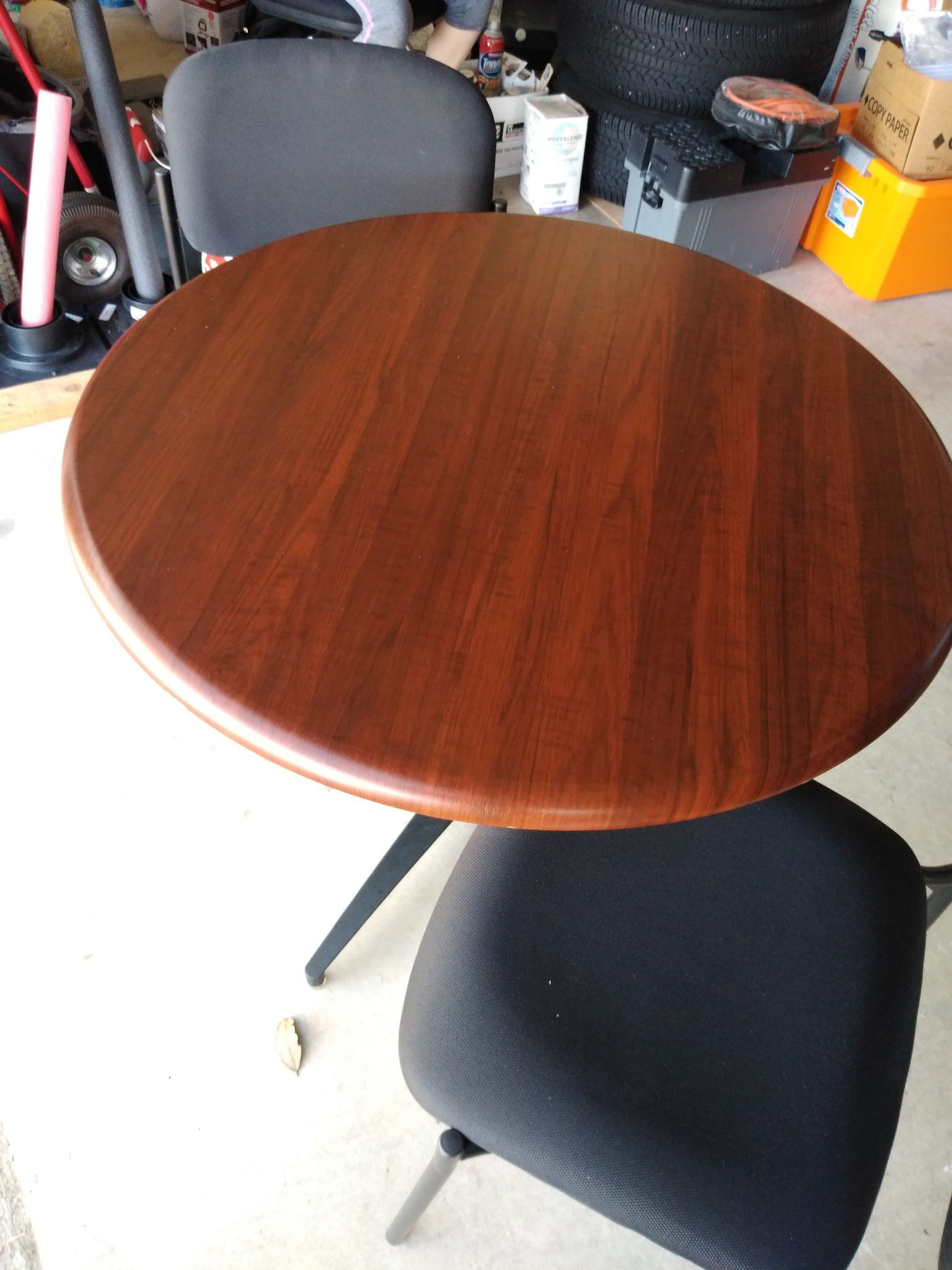 Round Table - great condition