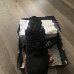 (NEGOTIABLE ON PRICE) Jordan 4 Black Cat 2025 Size 11