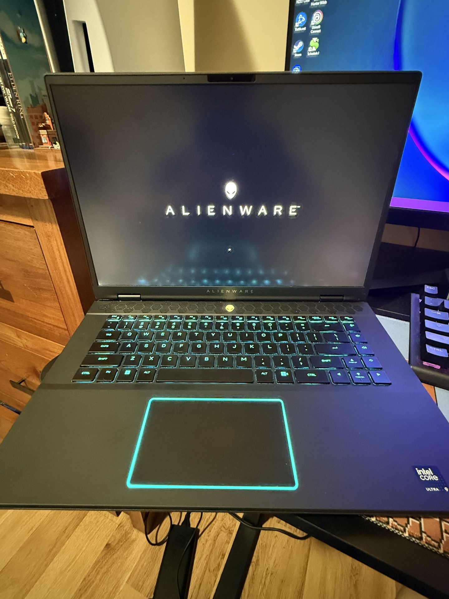 Alienware m16 r2 2024