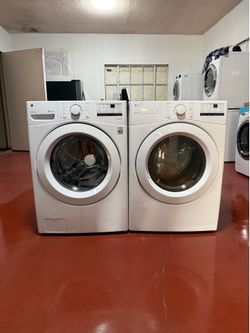 Set of washer machine LG and gas dryer. In perfect conditions and works perfectly. Washer machine capacity of 4.5 and dryer capacity 7.4. Deliver to y