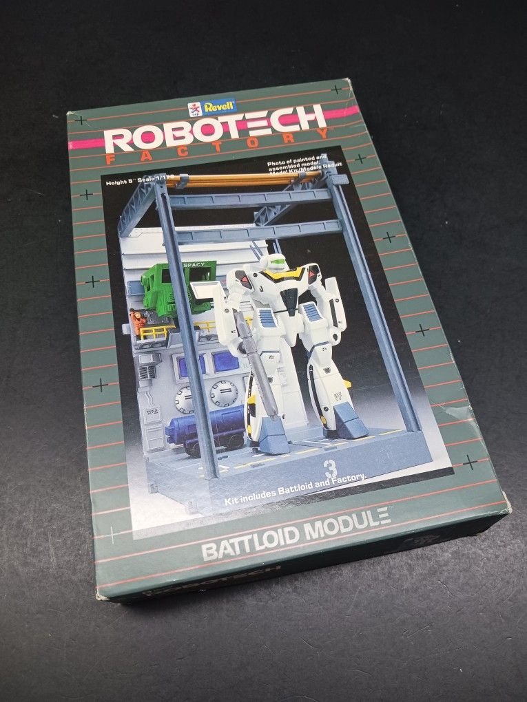 Revell 1984 Robotech Factory Battloid Module #1410 model