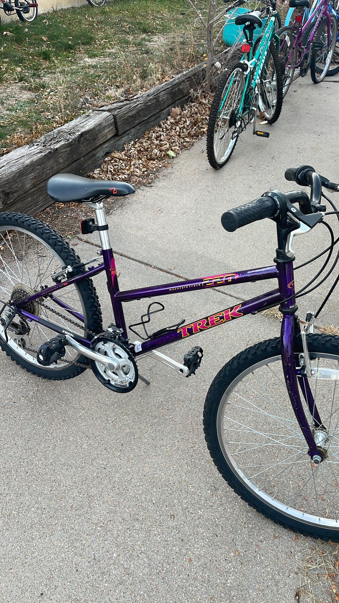 24in Trek 220 mountain track