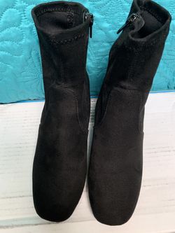 $20 Cute woman boots size 71/2
