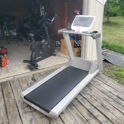 Precor 9.31 Commercial Treadmill-I Can Deliver 