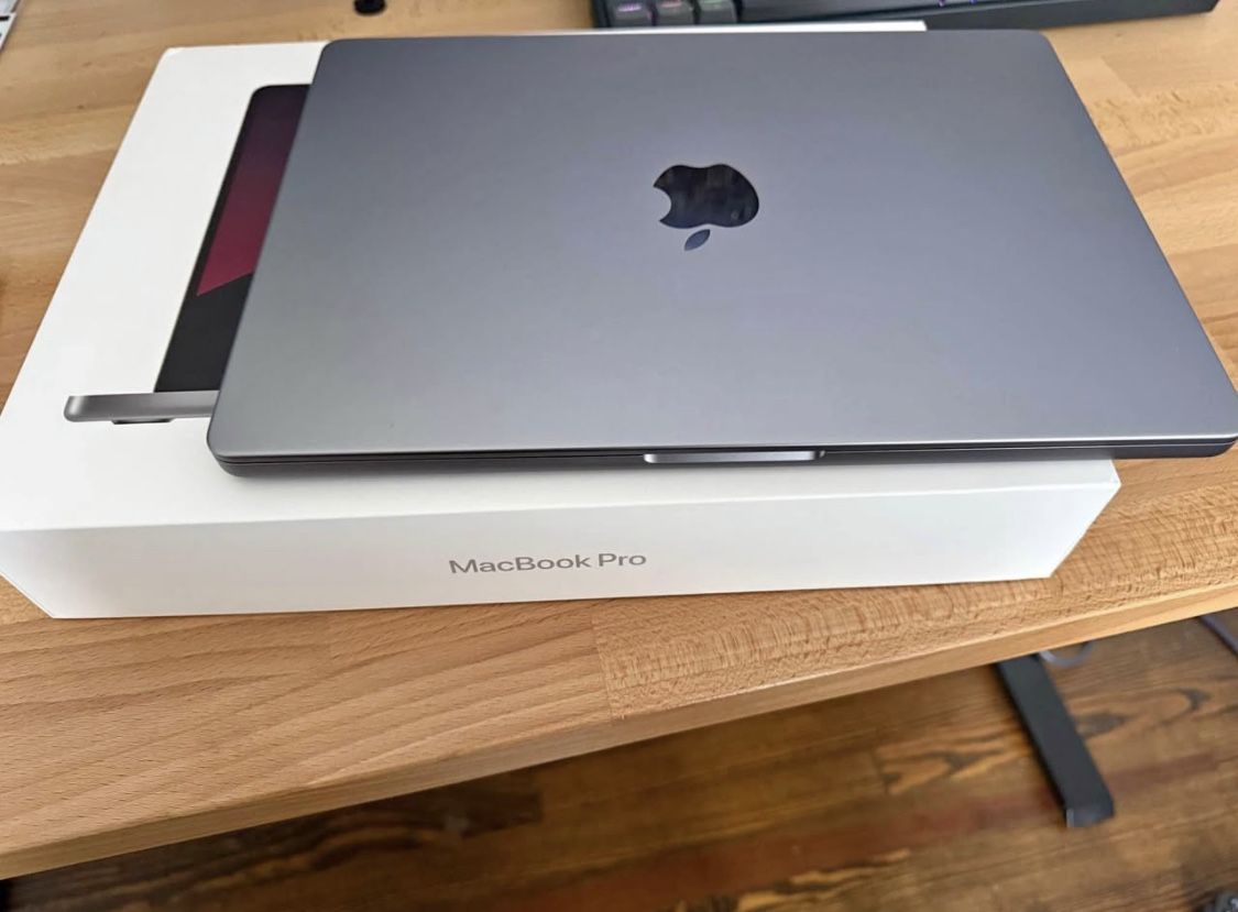 Apple MacBook Pro 14inch M2 pro
