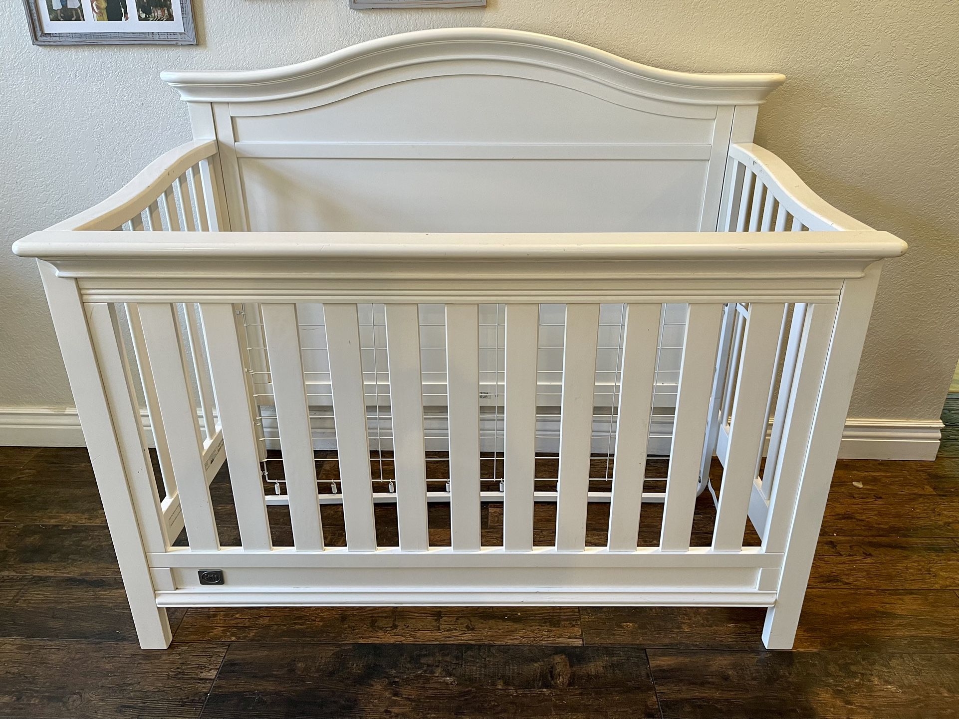 White Serta Baby Crib w/waterproof Sealy Mattress 