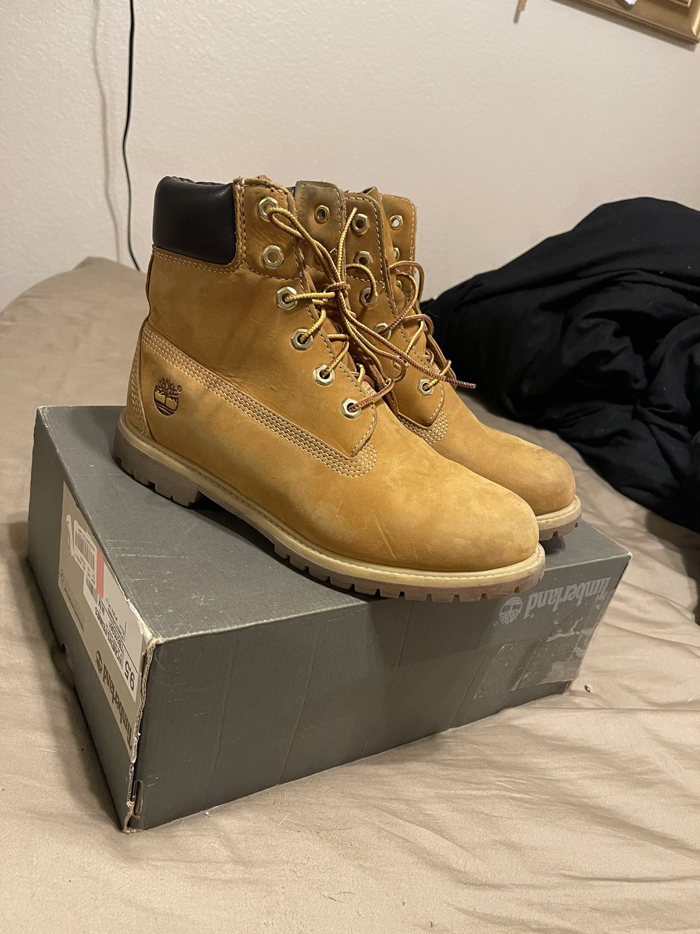Women's Timberland Boots 9.5