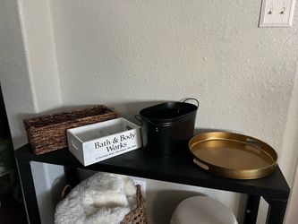 Set of 4 baskets/trays $10