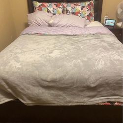 Queen Bedroom Set No Mattress 
