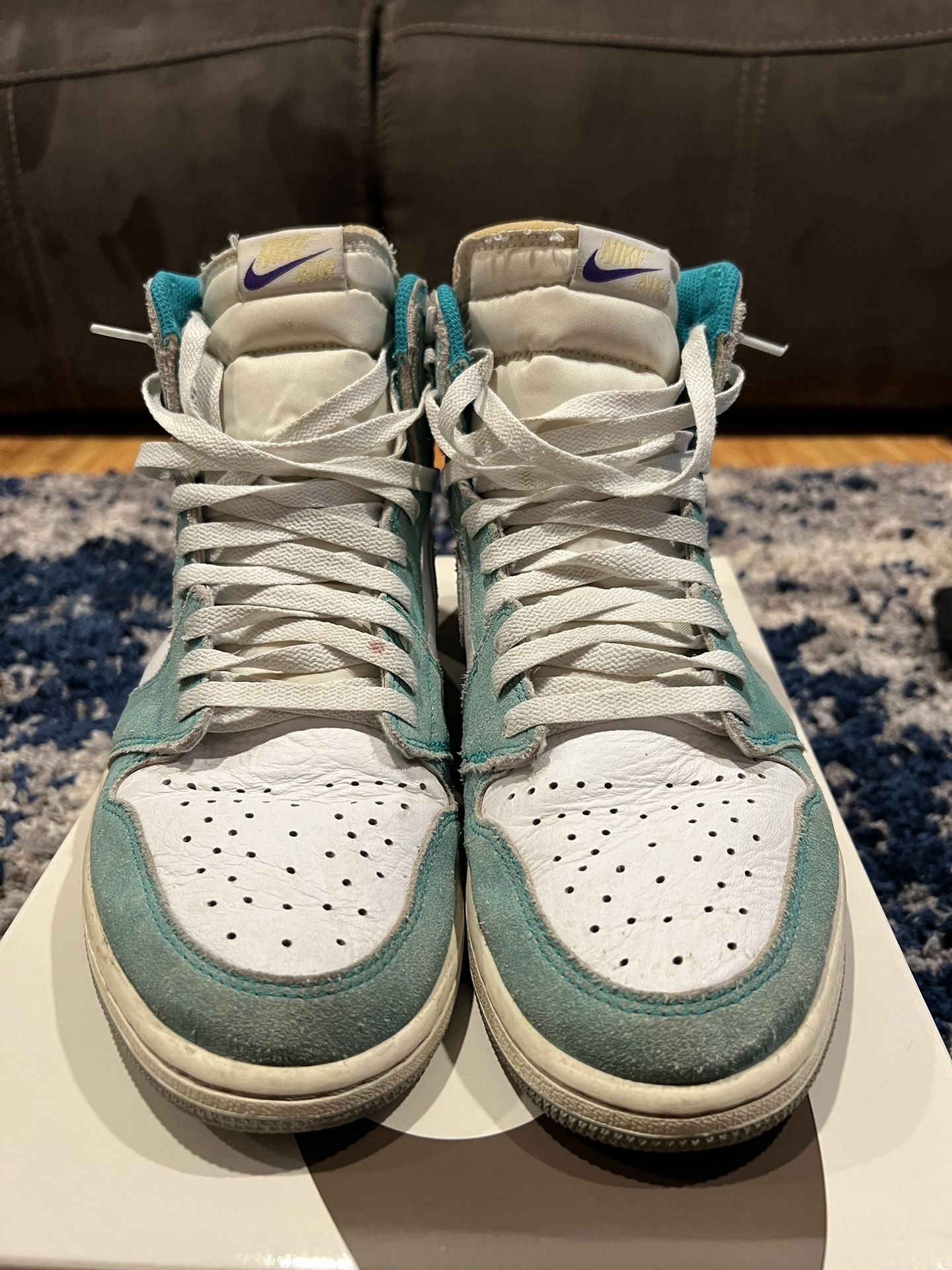 Jordan 1 Hyper Royals