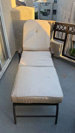 Outdoor Chaise Lounge Chair with Cushion