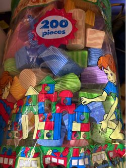 200 piece Foam faux wood building block set