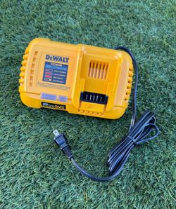 DEWALT 20V MAX / 60V MAX FLEXVOLT Lithium-Ion Fan Cooled Fast Battery Charger