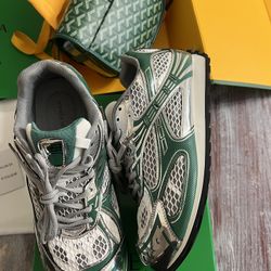 Sz 10 Men’s $255, Bag $175