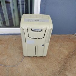 Premiere Danby Modelo DDR445A2GP.Premire 60 Pint Dehumidifier 