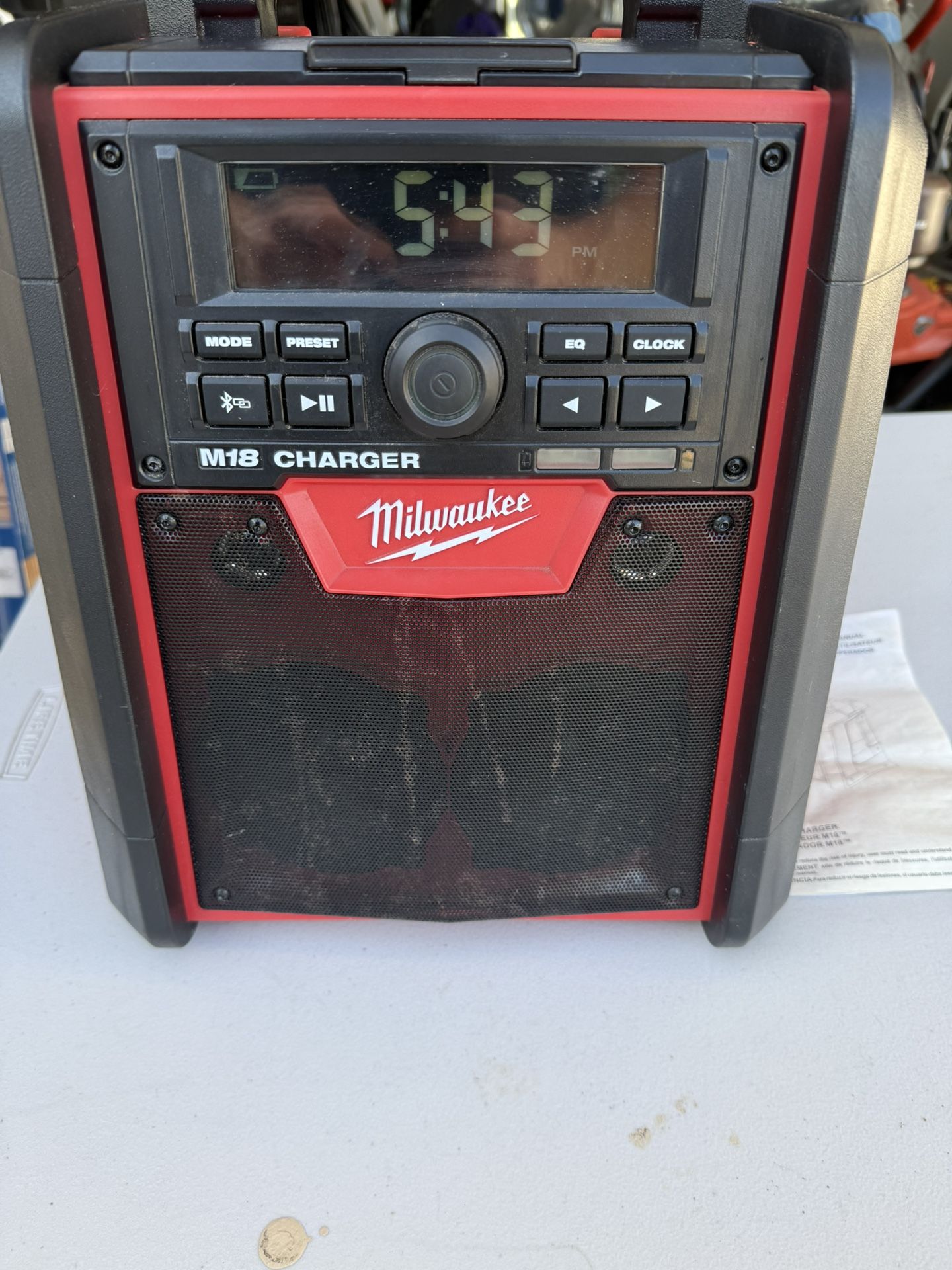 Milwaukee Cordless Jobsite Radio/Charger