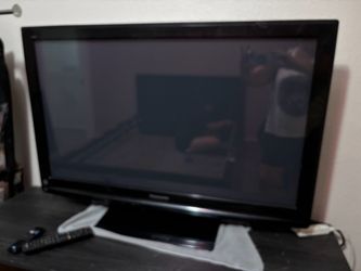 Panasonic Viera has TV 45” (stand + remote)
