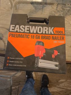 Pistola clavadora / Nail gun