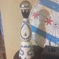 Clase Azul Reposado ( Empty Bottle Only ). 