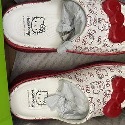 Hello Kitty Stomp Crocs