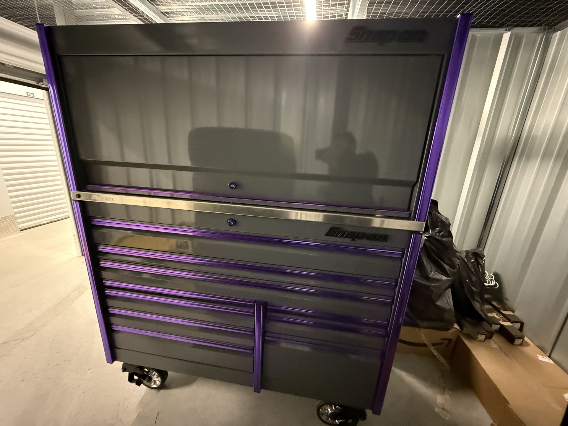 Snap-On Box with Hutch