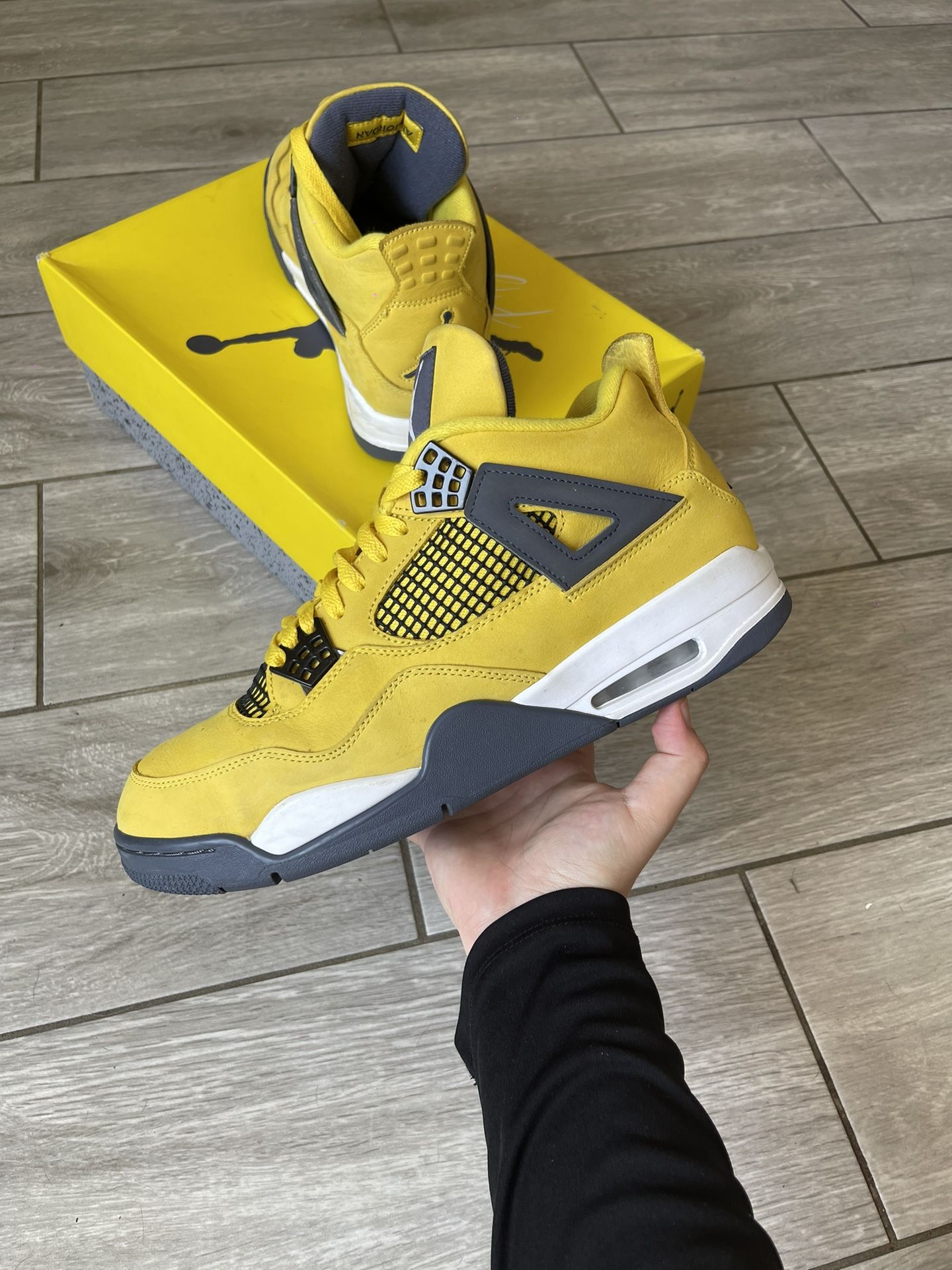 Jordan 4 Lightning Size 12