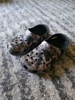 Crocs Classic Clogs, M5/W7, EUC - Bleach Dye